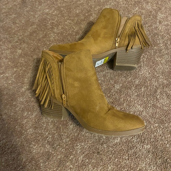 Soda fringe booties with heel/suede/9.5 - Picture 7 of 7